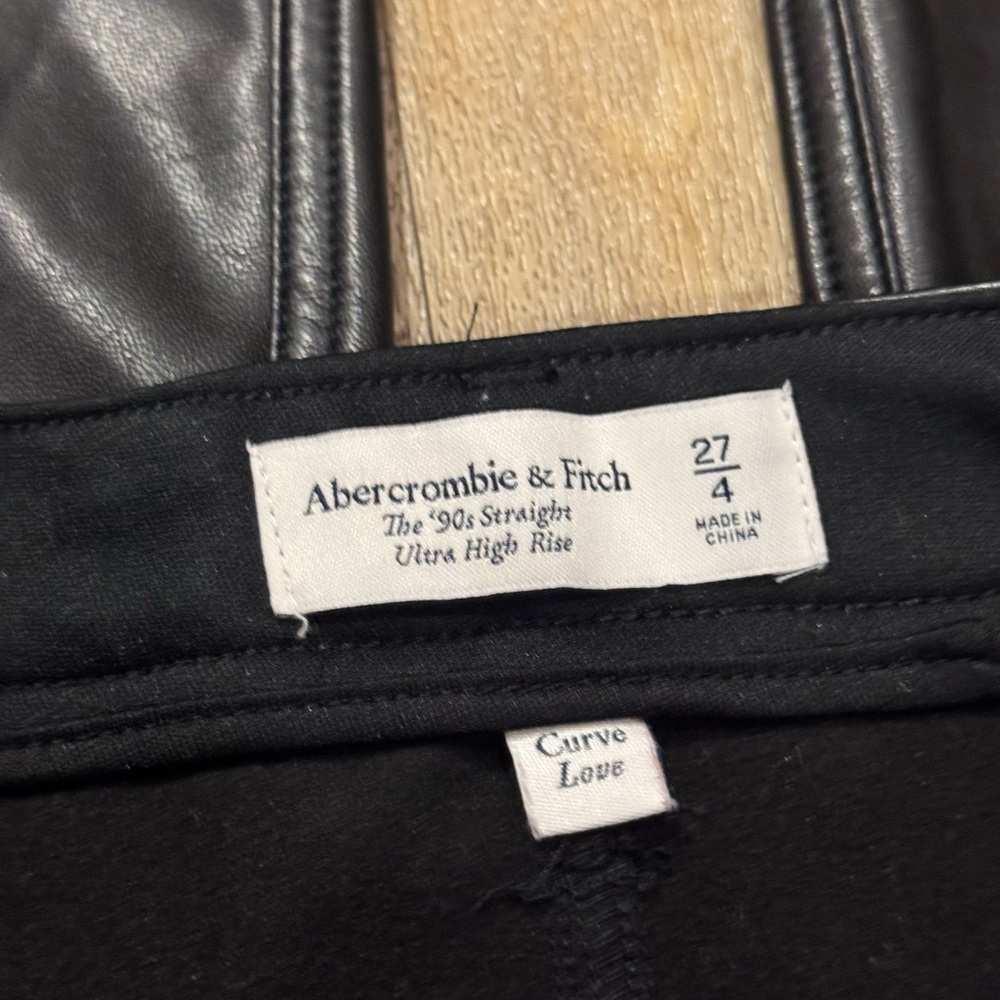 Abercrombie & Fitch Curve Love The 90s Straight Black Vegan Leather Pants Size 4 - Picture 2 of 5